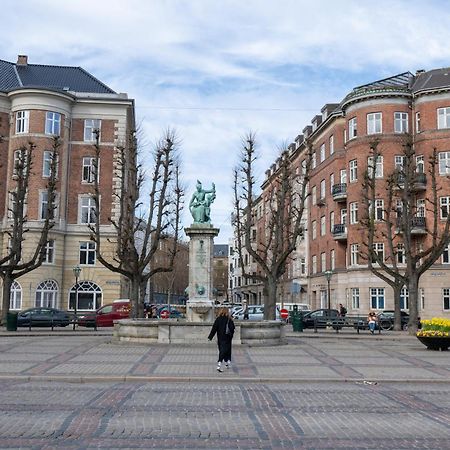Unique 3 Bedroom Apartment In Vibrant Frederiksberg Копенгаген Экстерьер фото