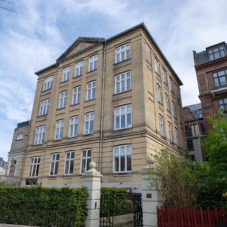 Unique 3 Bedroom Apartment In Vibrant Frederiksberg Копенгаген Экстерьер фото
