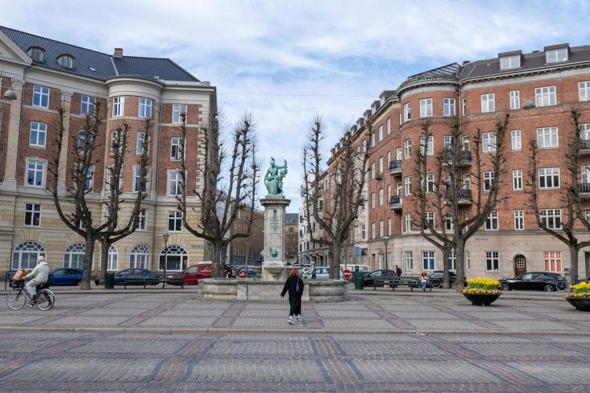 Unique 3 Bedroom Apartment In Vibrant Frederiksberg Копенгаген Экстерьер фото