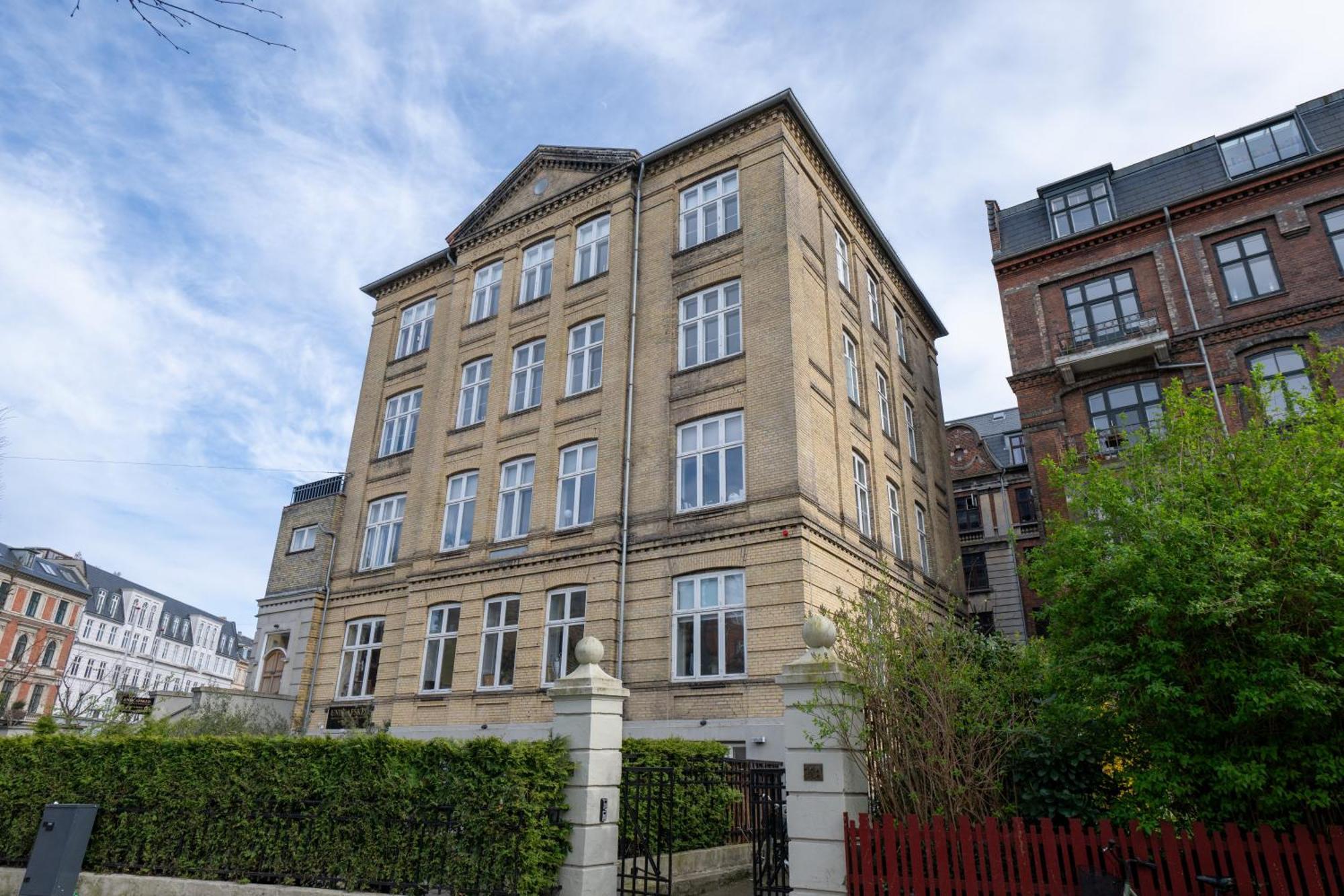 Unique 3 Bedroom Apartment In Vibrant Frederiksberg Копенгаген Экстерьер фото
