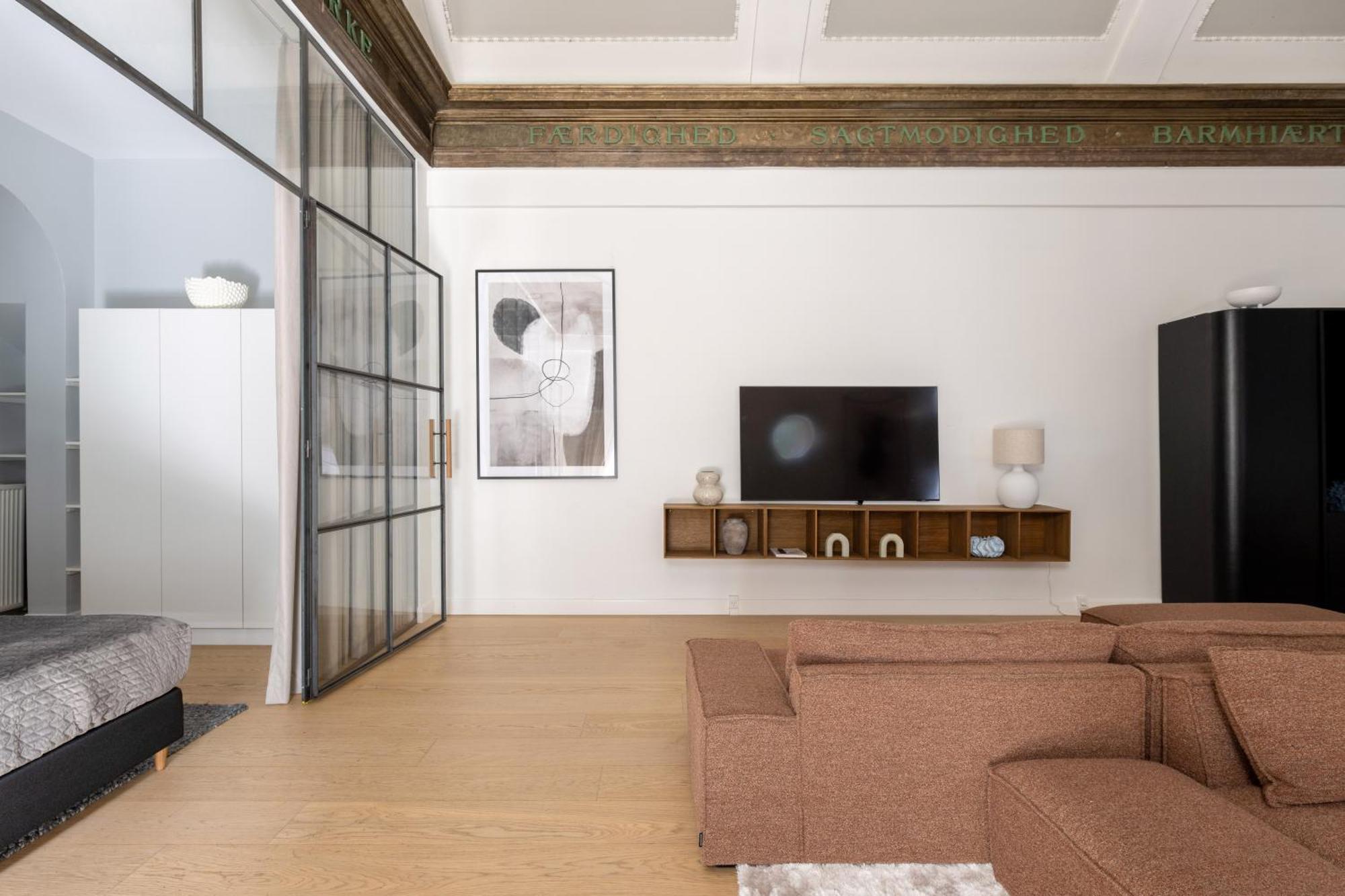 Unique 3 Bedroom Apartment In Vibrant Frederiksberg Копенгаген Экстерьер фото