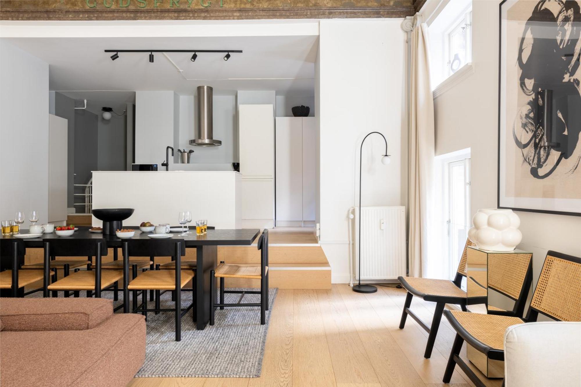 Unique 3 Bedroom Apartment In Vibrant Frederiksberg Копенгаген Экстерьер фото